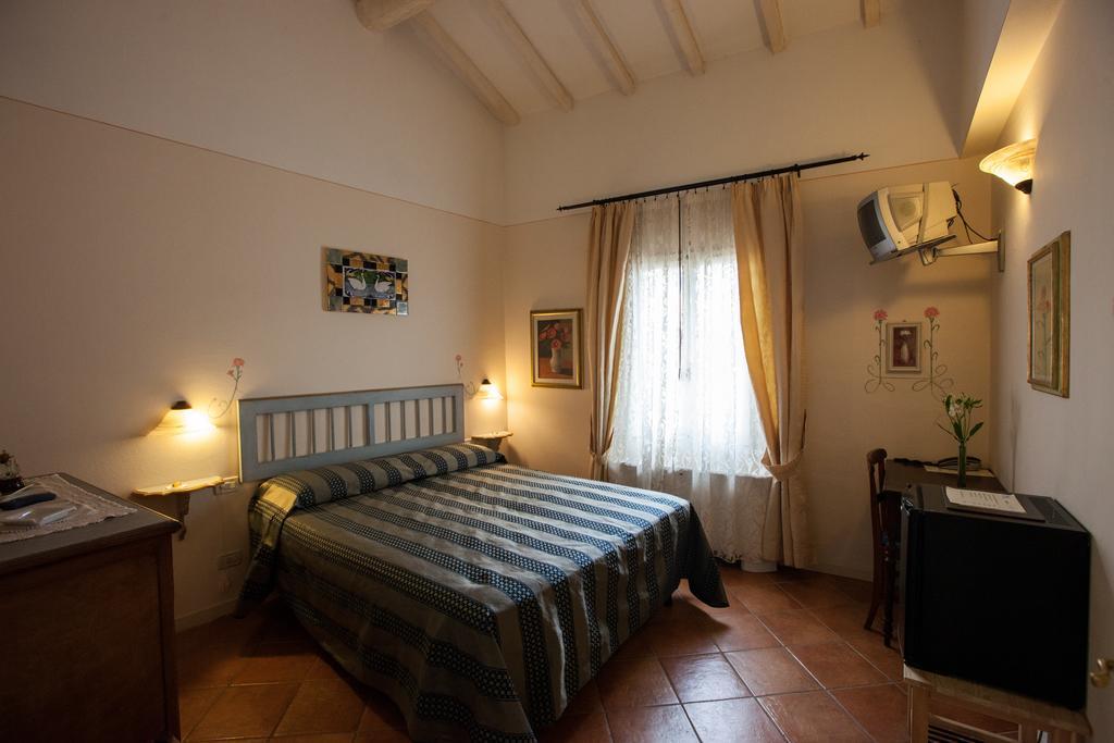 Hotel Locanda Degli Artisti Borgo San Lorenzo Værelse billede