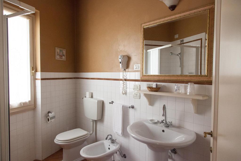 Hotel Locanda Degli Artisti Borgo San Lorenzo Værelse billede