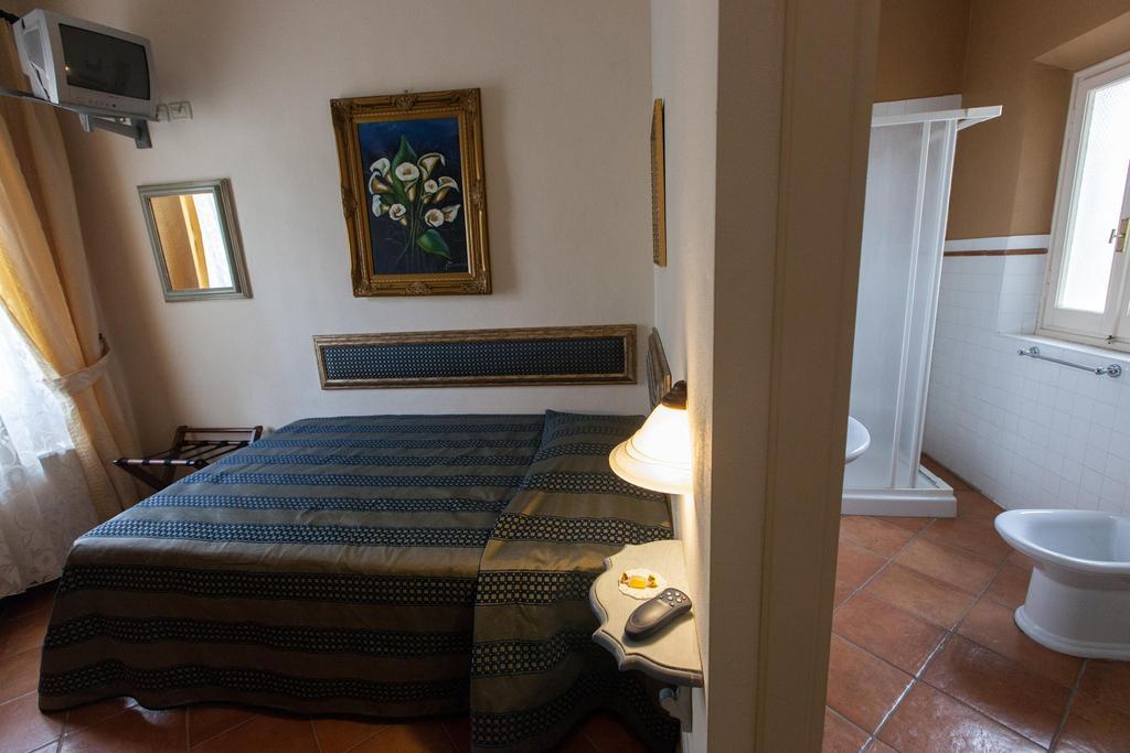 Hotel Locanda Degli Artisti Borgo San Lorenzo Værelse billede