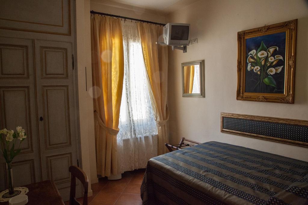 Hotel Locanda Degli Artisti Borgo San Lorenzo Værelse billede